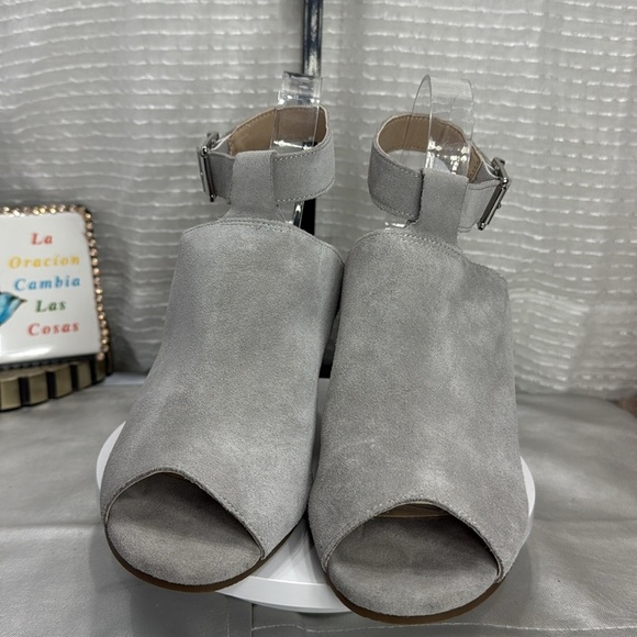 (E2) Vionic Perk Women's Kaia Light Grey Suede Peep Toe Platform Heel, Size 9 - Picture 2 of 15